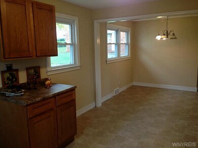 Kitchen Dining Plenty of room in this Eat-In kitch