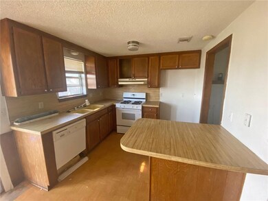 1002 Swan Lake Ct, Edmond, OK 73003 - photo 2