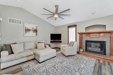 110 E Kodiak St, Kechi, KS 67067 - photo 5