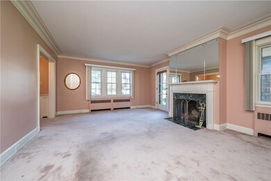 15x20 Spaciuos living room with fireplace makes th