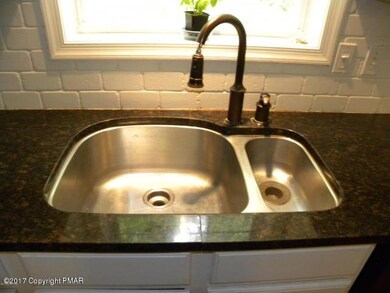 136 Davis Ct, Stroudsburg, PA 18360 - photo 4