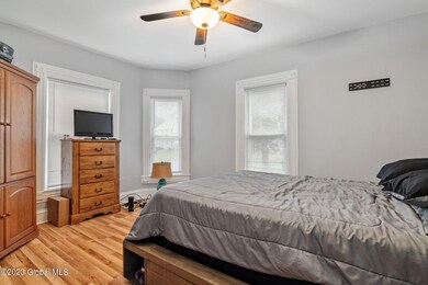 7-web-or-mls-450WMainSt_07
