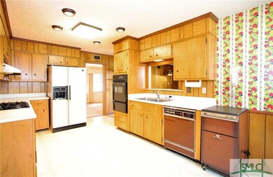 Kitchen with solid Wood Cabinets