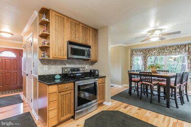 1221 Mariners Cove Ln, Pasadena, MD 21122 - photo 7