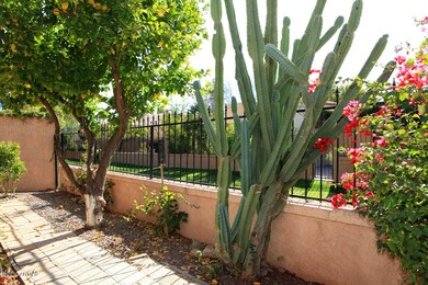 8109 E Via de Viva Patio