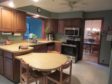 21 Carriage Rd, Delmar, NY 12054 - photo 6