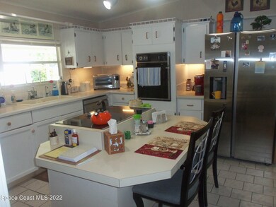 812 Hyacinth Cir, Sebastian, FL 32976 - photo 5