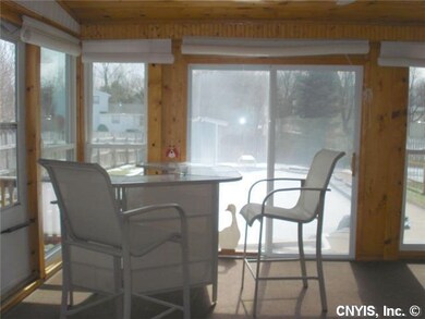 Porch - Enclosed 3-Seasons sunroom w/skylights