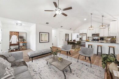 316 Wren Dr, Granbury, TX 76049 - photo 3