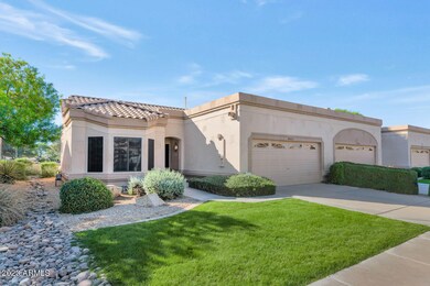8431 W Utopia Rd-large-003-031-8431 W Ut