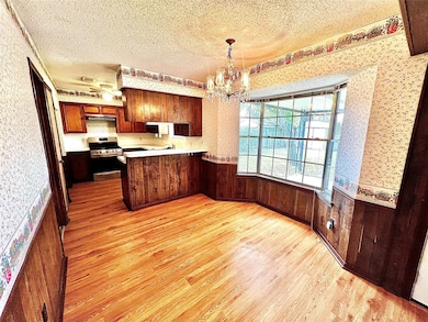 304 S Yaupon St, Lake Jackson, TX 77566 - photo 7