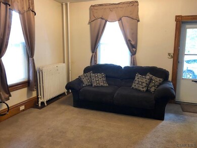 LIVING ROOM - 661