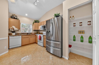 2739 Quaking Leaf Ln, Boynton Beach, FL 33436 - photo 4