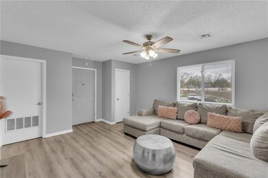 4709 Switzer Ln, Shawnee, KS 66203 - photo 5