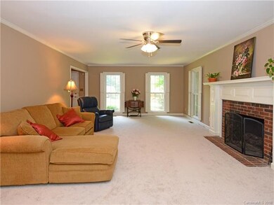 307 Montgomery Dr, Statesville, NC 28625 - photo 2