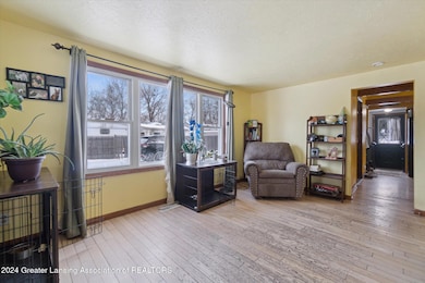 07-16913-N-Cedar-St-Lansing-MI-48906-Win