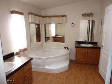 023-322719 Master bath additional view