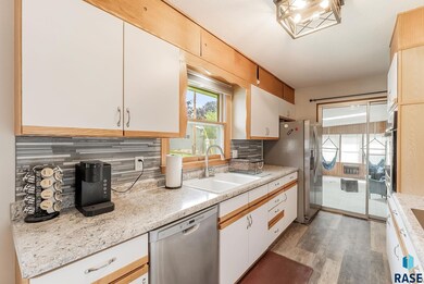 2604 W 39th St, Sioux Falls, SD 57105 - photo 5