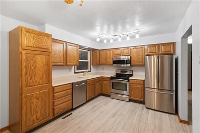 715 S 5th Ave E, Newton, IA 50208 - photo 5