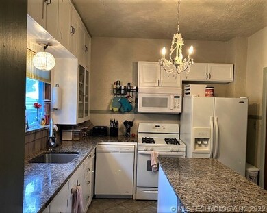 Kitchen with small island