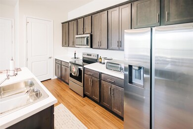 Kitchen with appliances with stainless steel fini