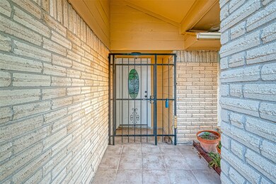 1046 Shady Trail Ln, Houston, TX 77038 - photo 6