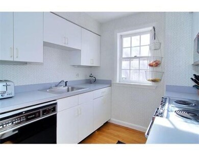 149 Beaconsfield Rd unit 2B, Brookline, MA 02445 - photo 4