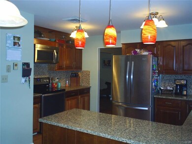 439 Wedgewood Dr, Easton, PA 18045 - photo 6