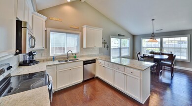 876 Holley Way, Central Point, OR 97502 - photo 3