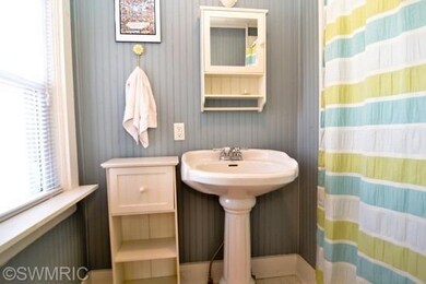 201 Poplar St, Three Oaks, MI 49128 - photo 5