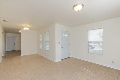 1412 E Rosewood St, Beeville, TX 78102 - photo 7