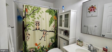 1034 Salisbury Ct, Sterling, VA 20164 - photo 4