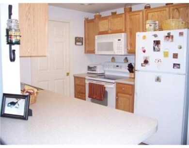 2 Crestview Cir unit 82, Londonderry, NH 03053 - photo 3