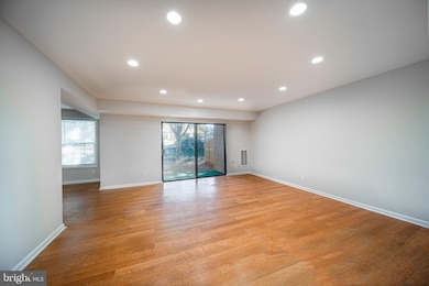 864 Quince Orchard Blvd unit T1, Gaithersburg, MD 20878 - photo 2