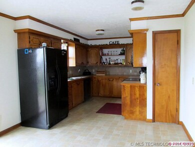 Nice kitchen with lots of cabinets and counter spa