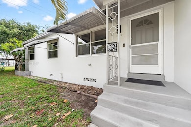 1690 NE 161st St, North Miami Beach, FL 33162 - photo 2