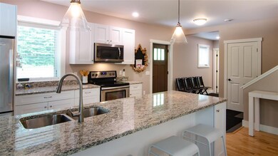 189 Hartness Way unit 5330, Hartford, VT 05001 - photo 5