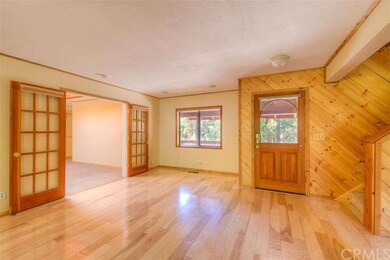 Living Room & Front Entrance