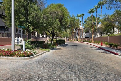 View of street with curbs, sidewalks, and a residential view