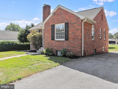 305 W 7th St, Waynesboro, PA 17268 - photo 2