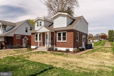 433 W High St, Womelsdorf, PA 19567 - photo 5