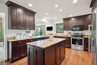 3446 Sycamore Ct NE, Cedar Rapids, IA 52402 - photo 7