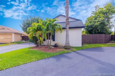 5435 SW 152nd Place Cir, Miami, FL 33185 - photo 3