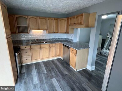 19 Helicopter Dr, Middle River, MD 21220 - photo 4