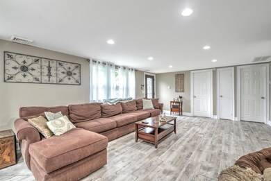 08-LIVING ROOM