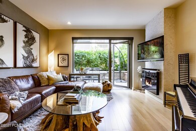 6_Living-Room_1800x1200_3720406