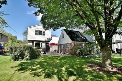 157 N Avon Rd, Elmhurst, IL 60126 - photo 6