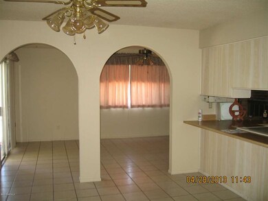 704 N Gentry frt1 009