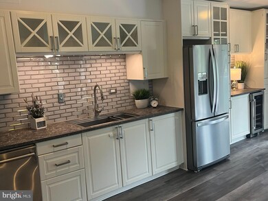 Town Square Towers unit 144, Washington, DC 20024 - photo 5