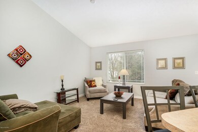 1226 Yuma Ridge SW - Living Room